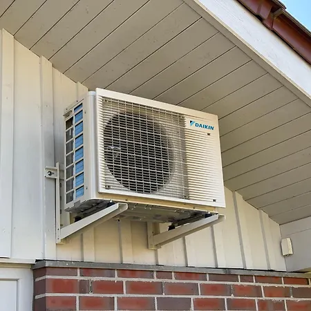 Mueritz-ferienhaus-wiesenblick-|-garten-sauna-kamin-und-boot-|-200-meter-zur-mueritz בית נופש