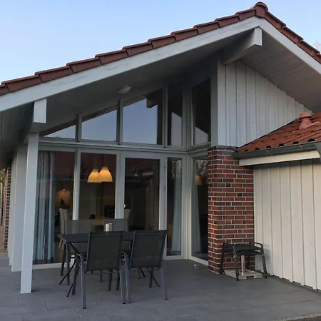 Mueritz-ferienhaus-wiesenblick-|-garten-sauna-kamin-und-boot-|-200-meter-zur-mueritz בית נופש