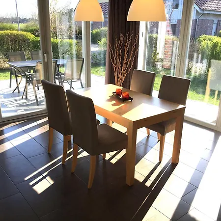 Müritz-ferienhaus Wiesenblick | Garten, Sauna, Kamin Und Boot | 200 Meter Zur Müritz Ferienhaus