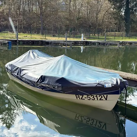 Mueritz-ferienhaus-wiesenblick-|-garten-sauna-kamin-und-boot-|-200-meter-zur-mueritz Holiday home *