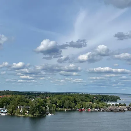Mueritz-ferienhaus-wiesenblick-|-garten-sauna-kamin-und-boot-|-200-meter-zur-mueritz בית נופש