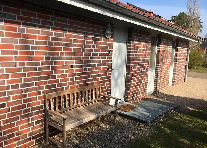 Prázdninový dům Mueritz-ferienhaus-wiesenblick-|-garten-sauna-kamin-und-boot-|-200-meter-zur-mueritz *